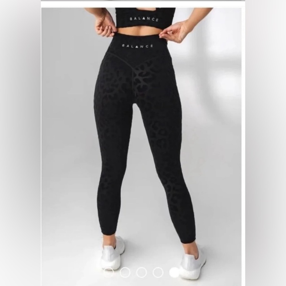 Lux Panther Balance Athletica Kingdom leggings in Black on Black Size Small